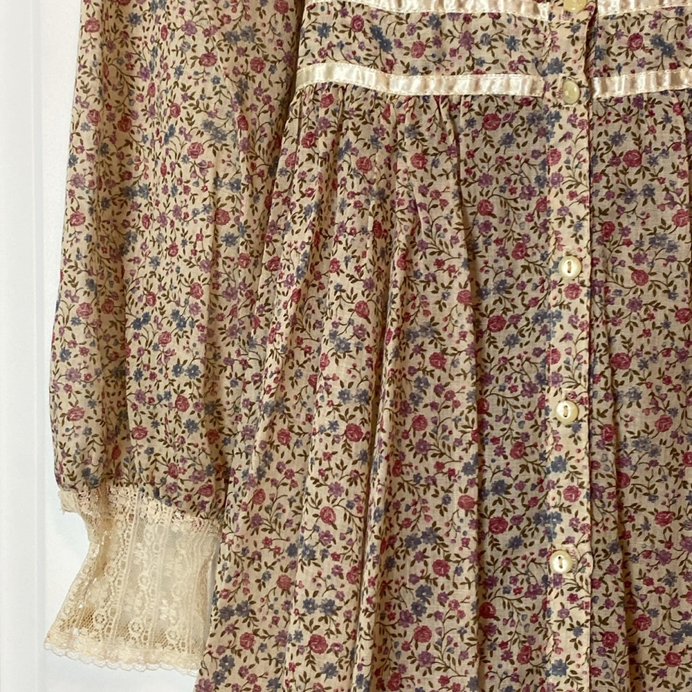 Vintage Cottage Core Gunne Sax Ditsy Floral and Lace Prairie Maxi Dress - Picture 4 of 17